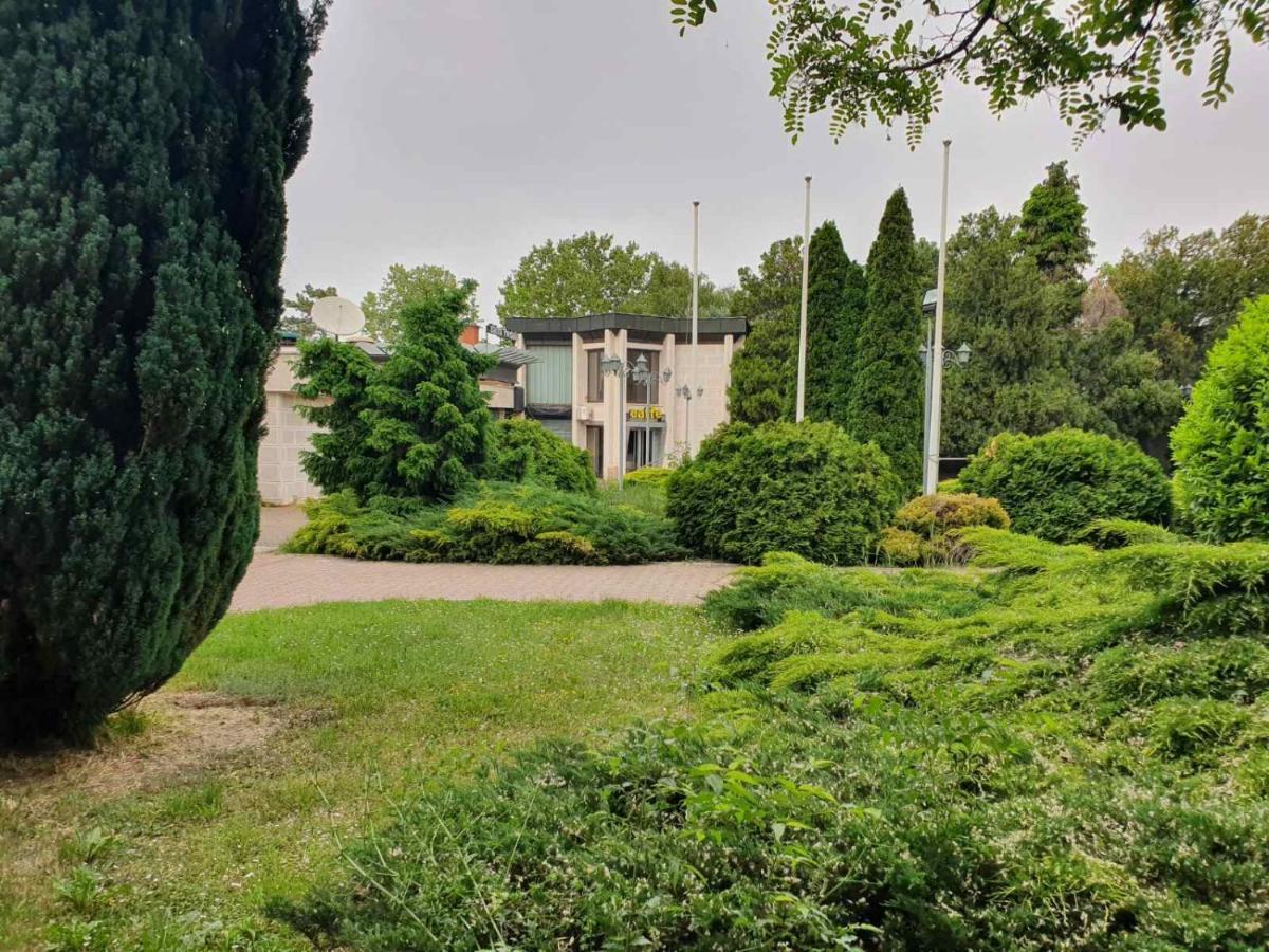 Hotel Sajam Novi Sad Bagian luar foto